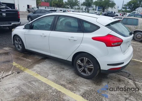 2016 Ford Focus Se z USA, uszkodzony, nr VIN 1FADP3KE2GL323911